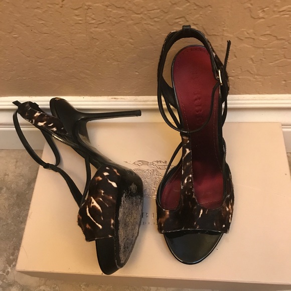 Burberry heels in very good condition. - Picture 3 of 4